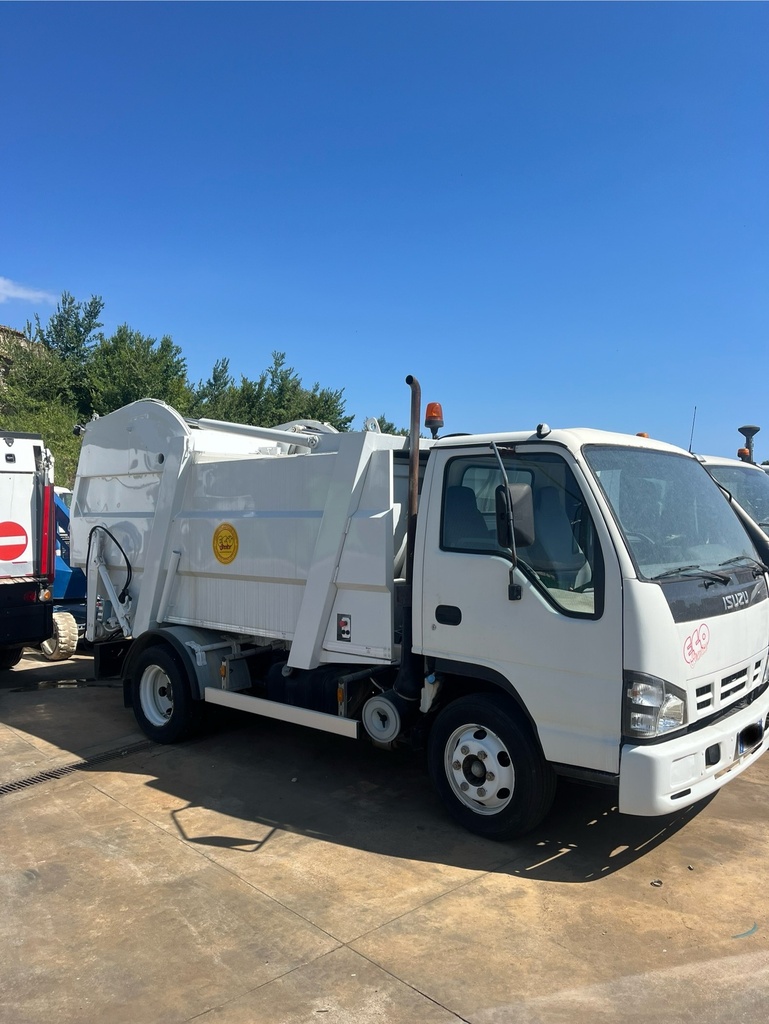 ISUZU/NQR 175/75 COMPATTATORE