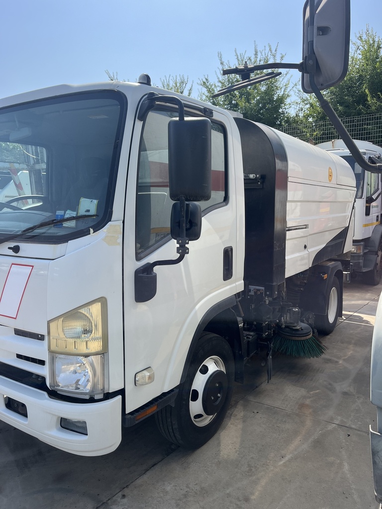 ISUZU/N2R 75D SPAZZATRICE
