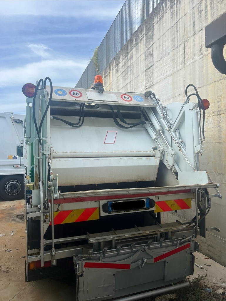 ISUZU/FRR90
