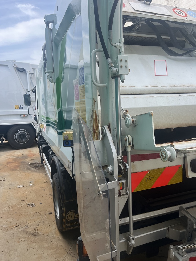ISUZU/FRR90